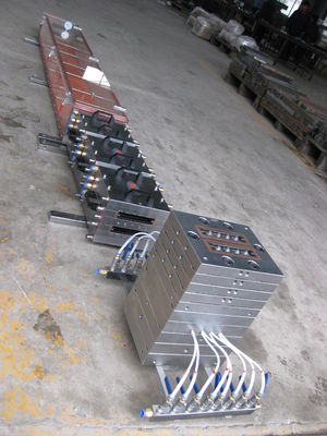 Wood Plastic Composite Floor Decking Extruder Machine Line with 150-200kg/h Capacity