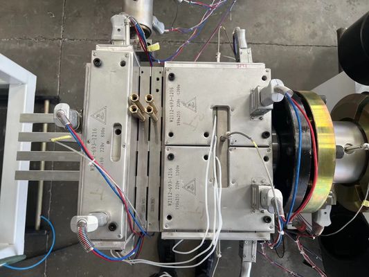 3CR17 Mould Material WPC Decking Production Machine for Outdoor Floor and Wall Panel
