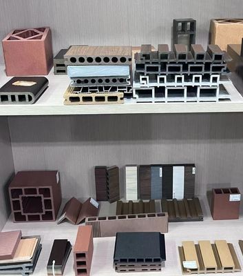 1 Cavity PE WPC Extrusion Mould for Decking Floor/Door Panel Advanced Technology