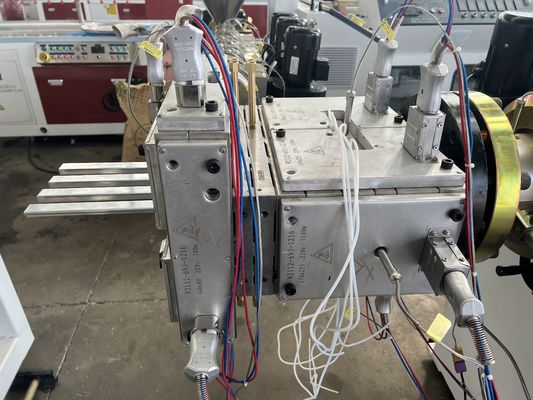 WPC Cladding Production Machine with 261*31mm Hollow Decking Mould and PE Material